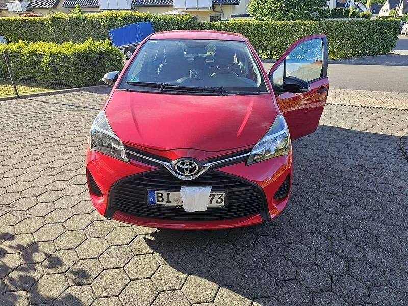 Gebraucht 2014 Toyota Yaris Cool Limousine | 7.199 € (Guter Preis) - Bild 1/4
