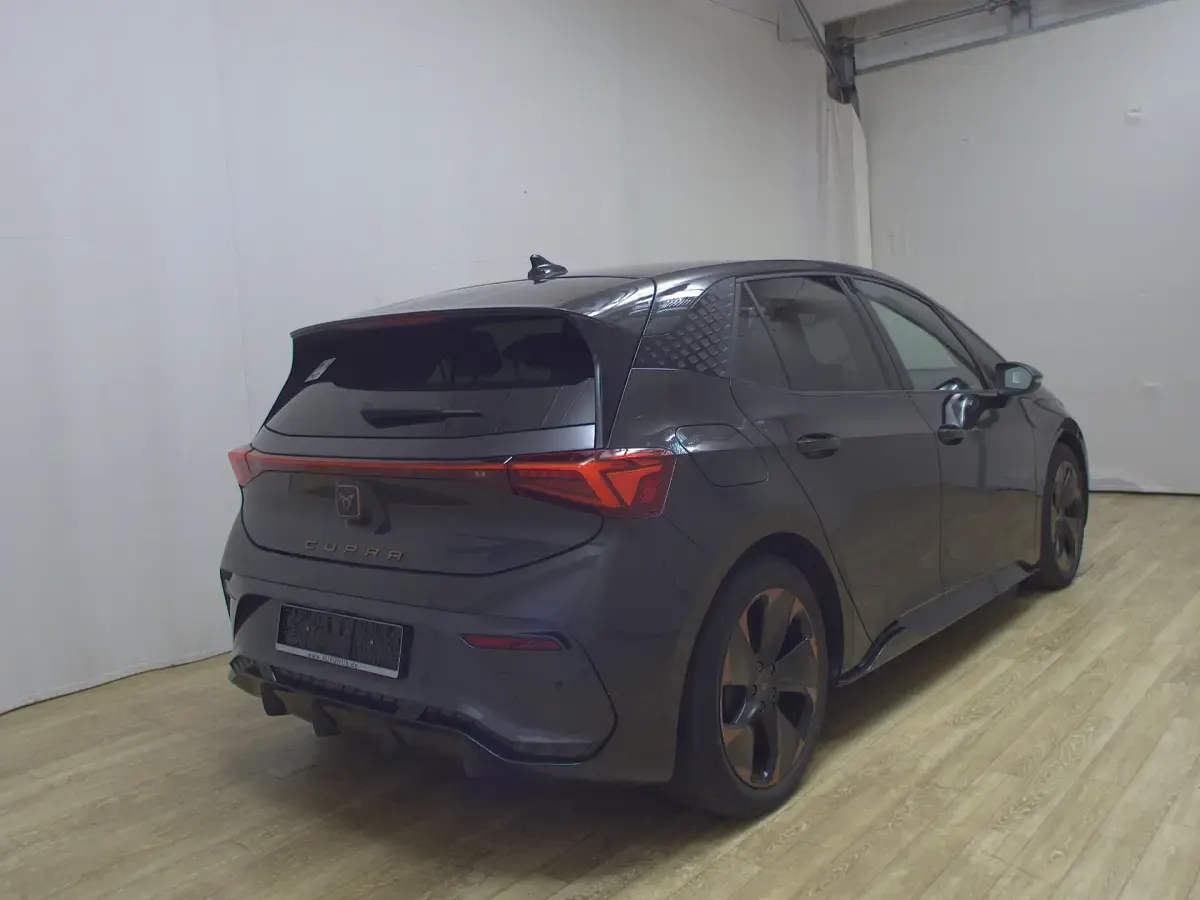 Second-hand Cupra Born 169 kW (231 CP) 2023 Gri Hatchback