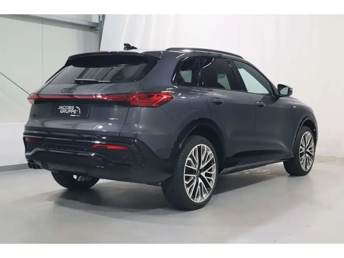 Gebraucht Audi Q5 Sport 204 PS (150 kW) 2025 Grau SUV