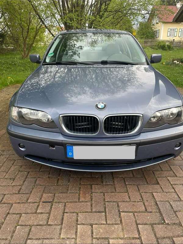 Blau Gebraucht 2003 BMW 318 Limousine | 590 € (Superpreis) - Bild 1/4