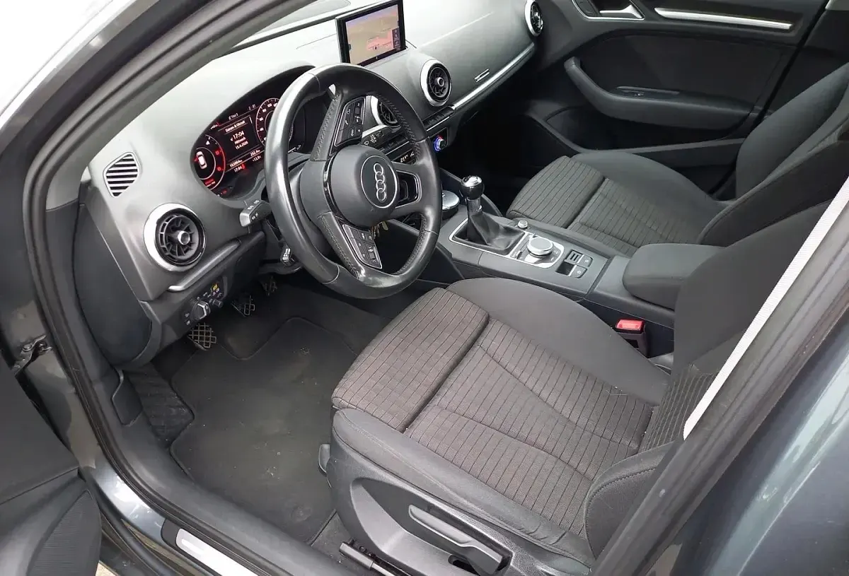 Gebraucht Audi A3 Sport 150 PS (110 kW) 2018 Silber Limousine