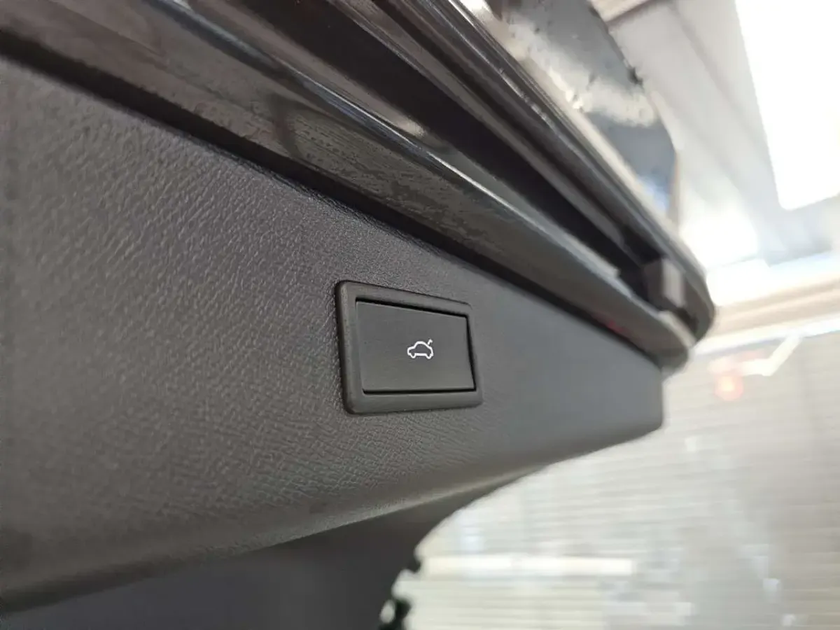 Neu Cupra Leon 150 PS (110 kW) 2026 Midnightschwarzmet. Kombi