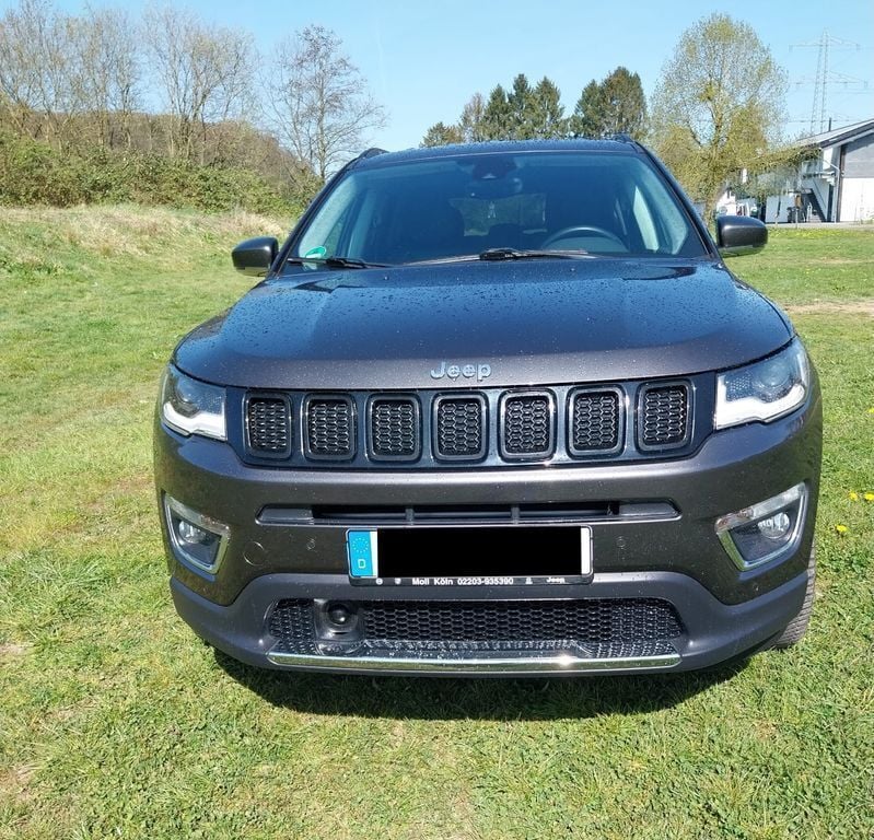 Grau Gebraucht 2019 Jeep Compass Limited SUV | 18.200 € (Fairer Preis) - Bild 1/4