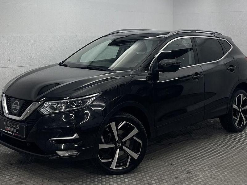 Schwarz (z11 black (m)) Gebraucht 2017 Nissan Qashqai Tekna SUV | 12.400 € - Bild 1/4