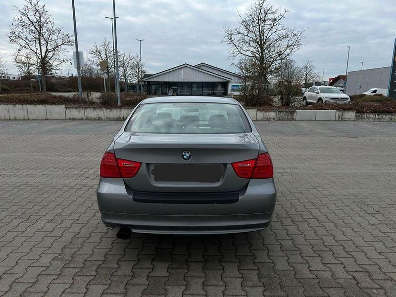 Gebraucht BMW 318 Performance 143 PS (105 kW) 2011 Grau Limousine