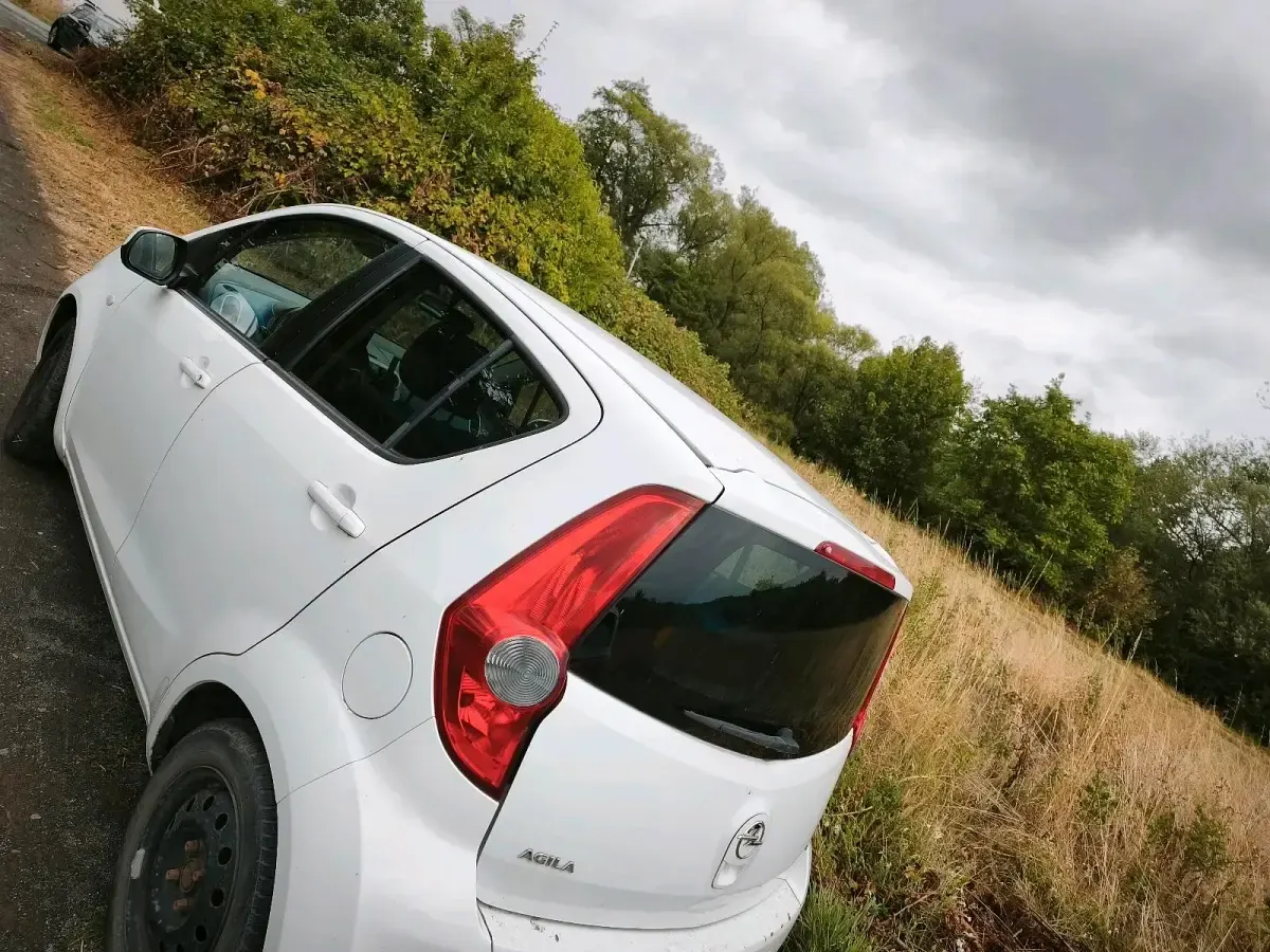 Gebraucht Opel Agila 86 PS (63 kW) 2008 Weiß Kleinwagen