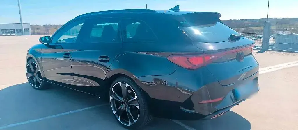 Usado Cupra Leon 245 CV (180 kW) 2022 Negro Familiar