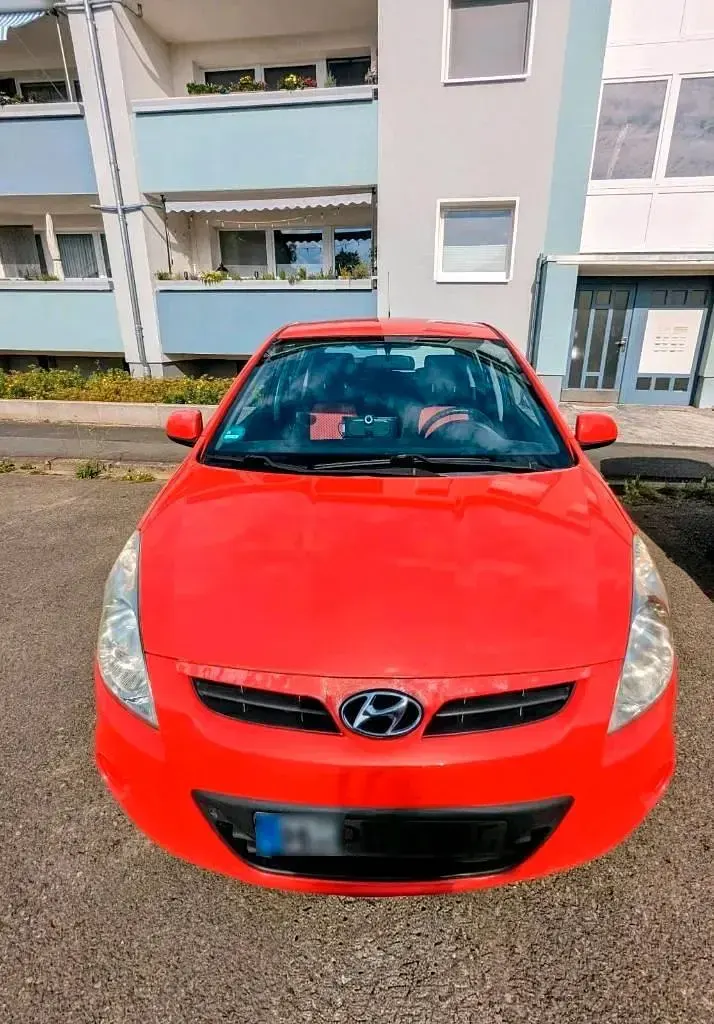 Gebraucht Hyundai i20 Style 101 PS (74 kW) 2009 Rot Kleinwagen
