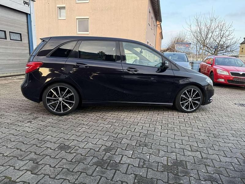 Gebraucht Mercedes B200 156 PS (114 kW) 2014 Nordlichtviolett  metalliclac Van / Kleinbus