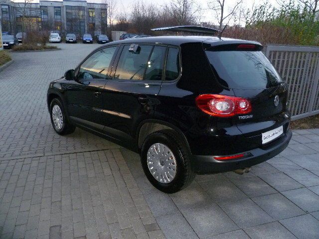 Gebraucht VW Tiguan Trendline 140 PS (102 kW) 2008 Schwarz metallic SUV