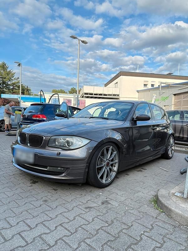 Grau Gebraucht 2007 BMW 130 Kleinwagen | 7.500 € (Superpreis) - Bild 1/4