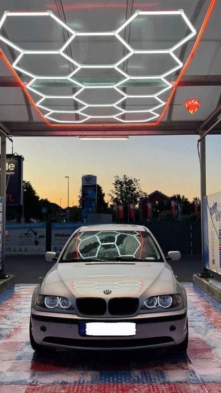 Silber Gebraucht 2004 BMW 320 Kombi | 5.999 € - Bild 1/4