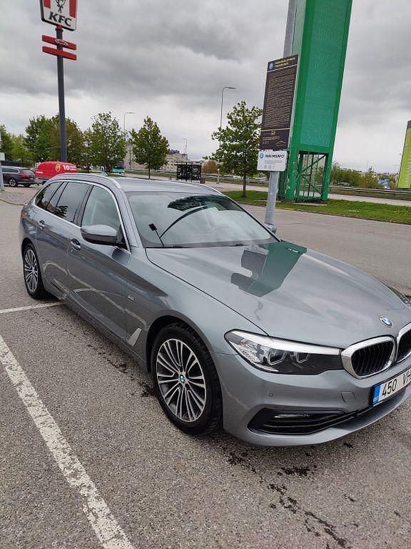 Grau Gebraucht 2017 BMW 530 Sport Line Kombi | 20.581 € (Superpreis) - Bild 1/4