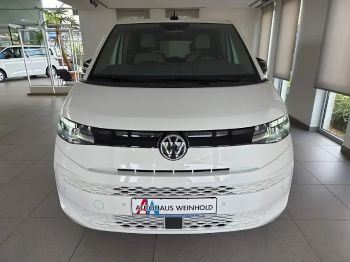 Second-hand VW Multivan Basis 150 CP (110 kW) 2025 Monovolum
