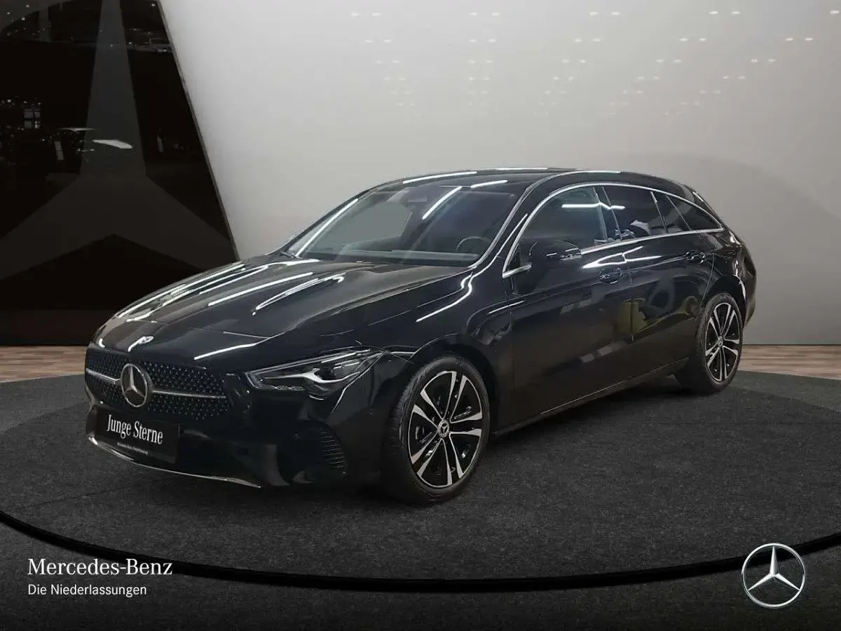 Gebraucht Mercedes CLA180 Progressive 136 PS (100 kW) 2025 Kosmosschwarz Limousine