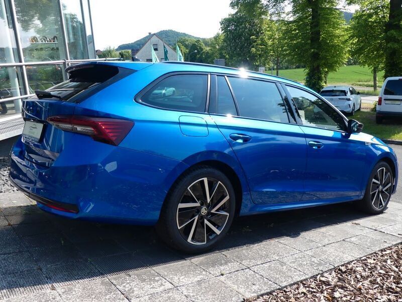 Gebraucht Skoda Octavia SportLine 150 PS (110 kW) 2024 Blau Kombi