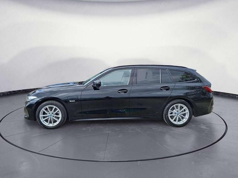 Gebraucht BMW 320e Shadowline 163 PS (119 kW) 2023 Schwarz Kombi