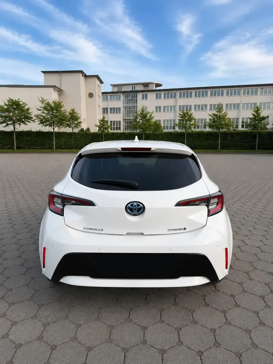 Gebraucht Toyota Corolla Team 120 PS (88 kW) 2021 Weiß Limousine