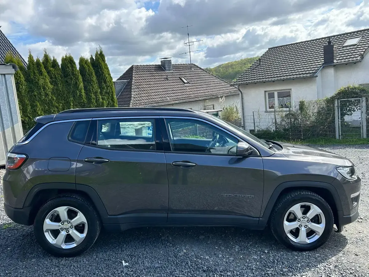 Gebraucht Jeep Compass Longitude 120 PS (88 kW) 2018 Grau SUV
