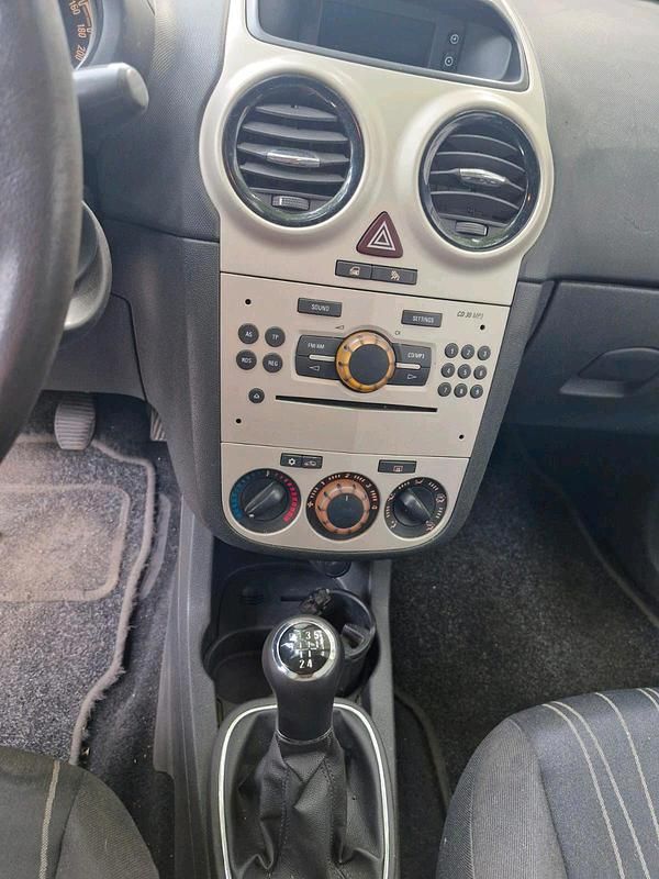 Gebraucht Opel Corsa 75 PS (55 kW) 2007 Silber Kleinwagen