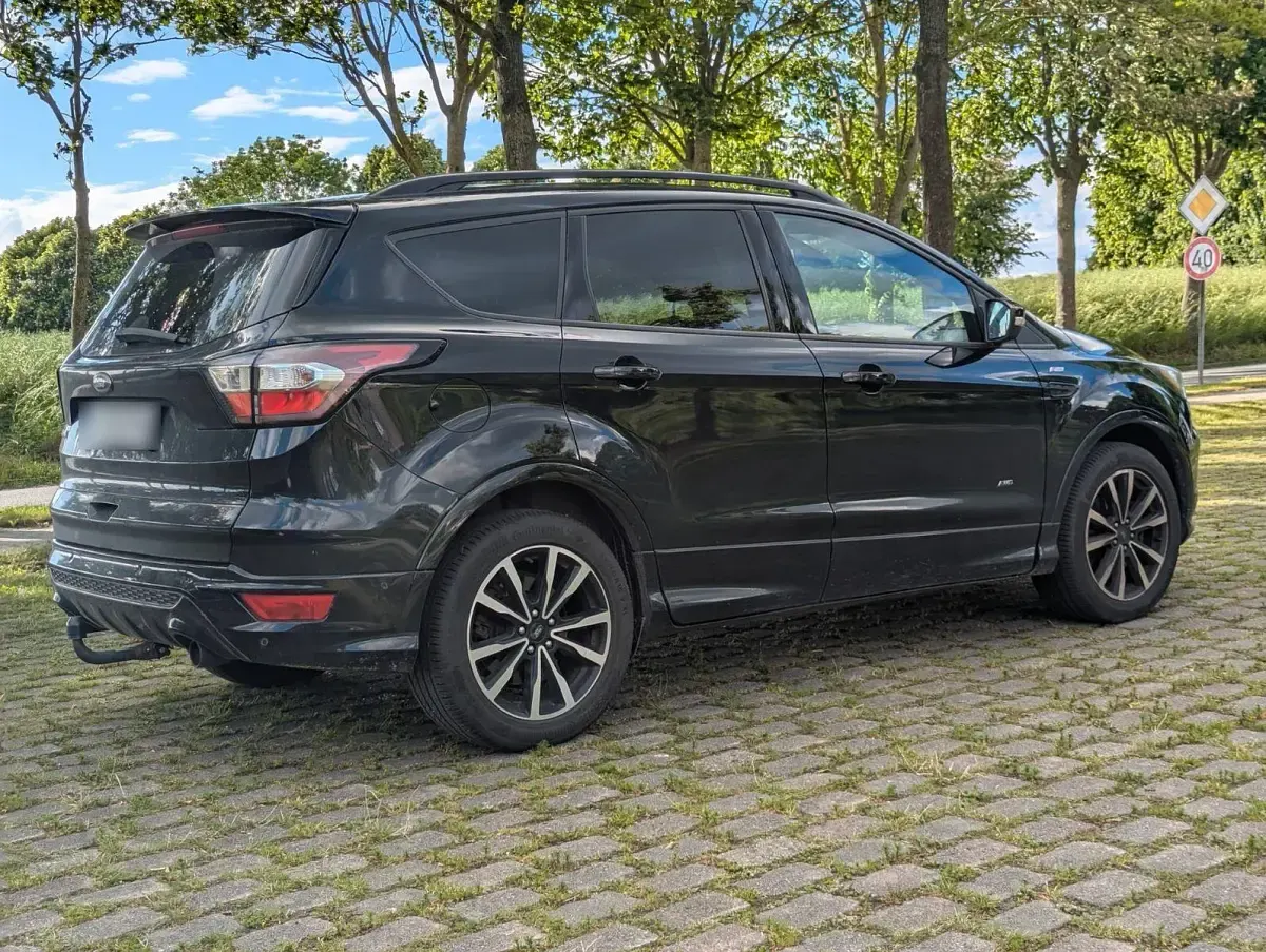 Gebraucht Ford Kuga ST-Line 150 PS (110 kW) 2017 Schwarz SUV