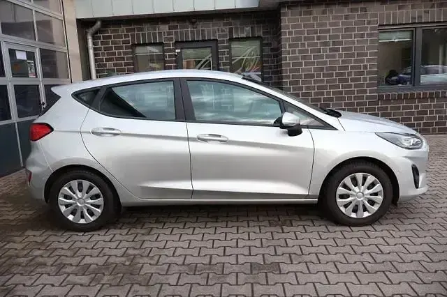 Gebraucht Ford Fiesta Cool & Connect 75 PS (55 kW) 2022 Silber Limousine