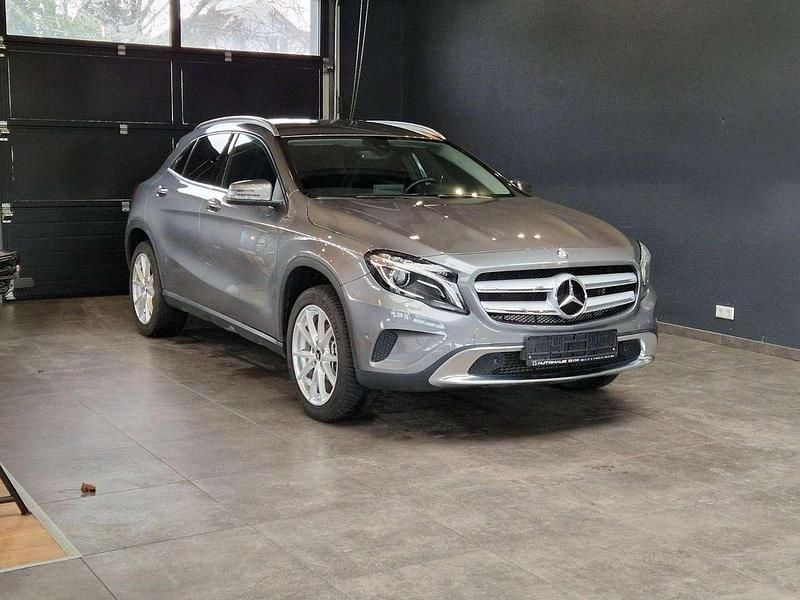 Gebraucht Mercedes GLA200 Urban 156 PS (114 kW) 2016 Grau SUV