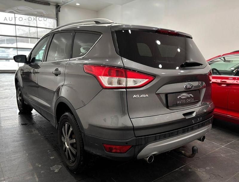 Gebraucht Ford Kuga Trend 140 PS (102 kW) 2014 Rot SUV