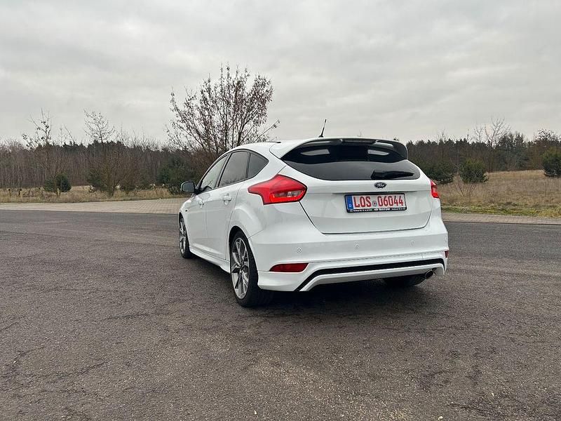 Gebraucht Ford Focus ST-Line 150 PS (110 kW) 2017 Weiß Limousine