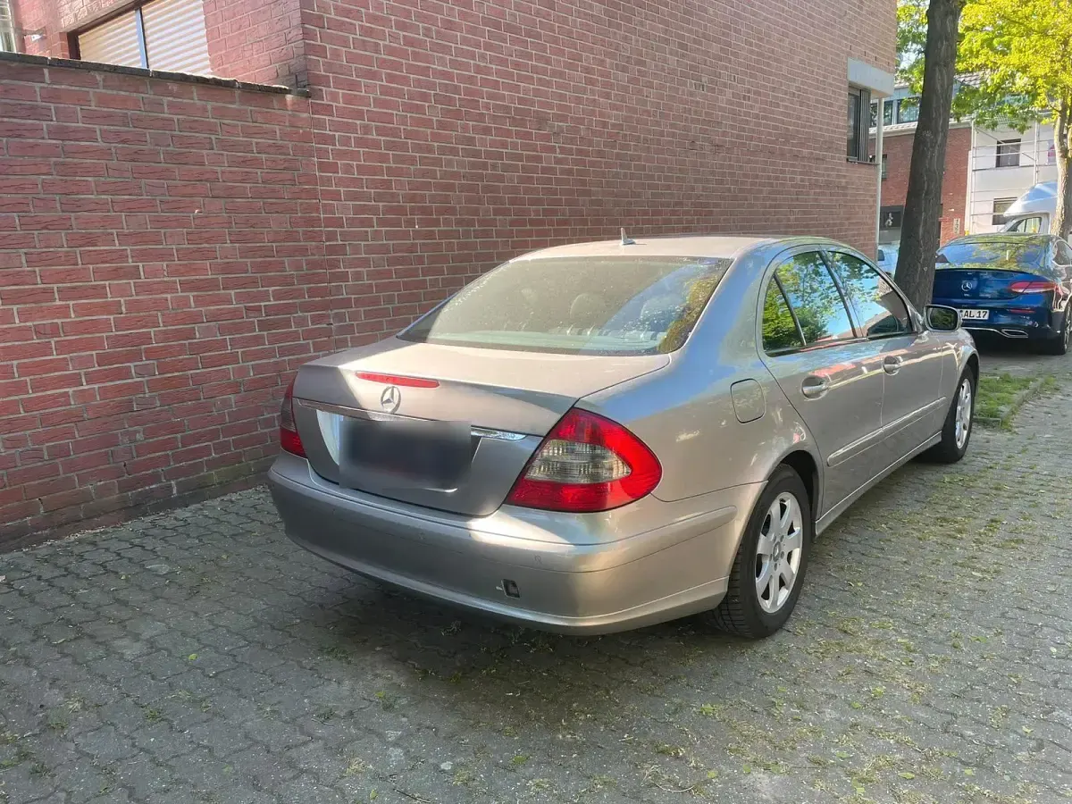 Second-hand Mercedes E280 190 CP (139 kW) 2006 Maro Berlinǎ