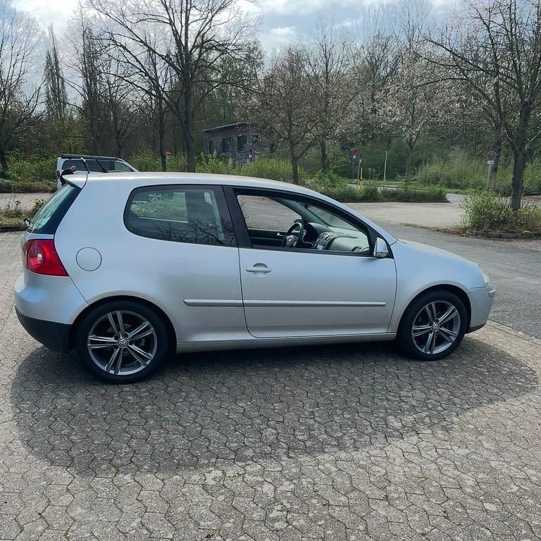 Silber Gebraucht 2005 VW Golf V Comfortline Limousine | 2.350 € (Guter Preis) - Bild 1/4