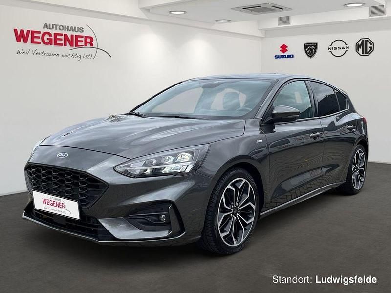 Grau metallic Gebraucht 2019 Ford Focus ST-Line Limousine | 13.485 € (Fairer Preis) - Bild 1/4