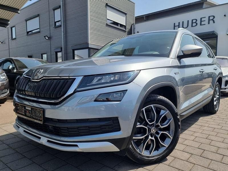 Grau Gebraucht 2020 Skoda Kodiaq Scout 4x4 SUV | 26.700 € (Fairer Preis) - Bild 1/4
