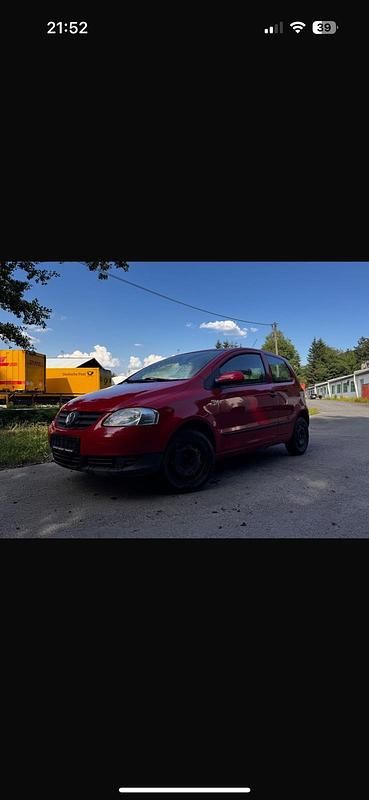 Rot Gebraucht 2007 VW Fox Kleinwagen | 600 € (Superpreis) - Bild 1/2