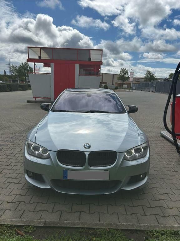 Silber Gebraucht 2011 BMW 335 M Performance Coupé | 17.500 € (Fairer Preis) - Bild 1/4