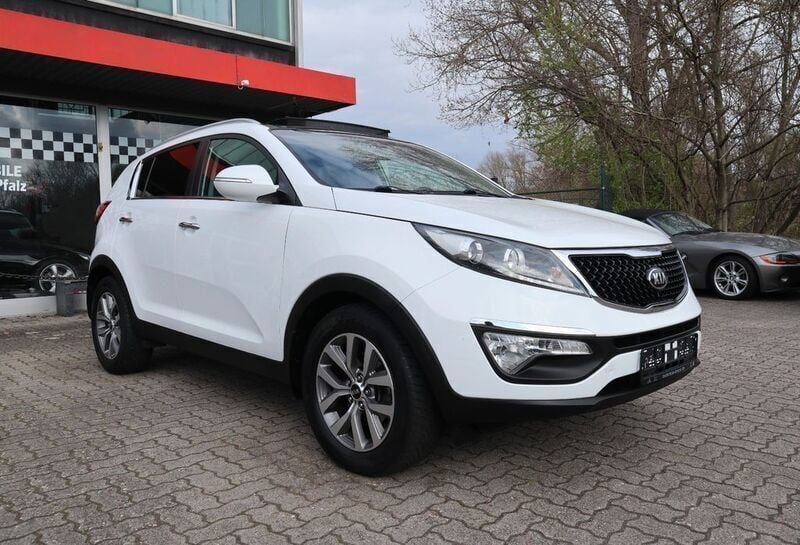 Weiß Gebraucht 2016 Kia Sportage SUV | 13.999 € (Fairer Preis) - Bild 1/4