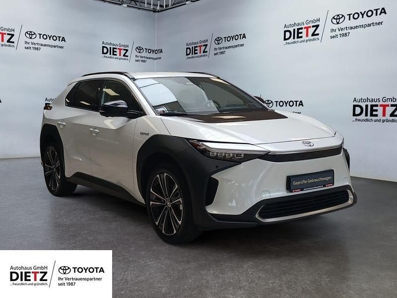 Platinumweiß Gebraucht 2023 Toyota bZ4X Comfort SUV | 33.990 € (Fairer Preis) - Bild 1/4