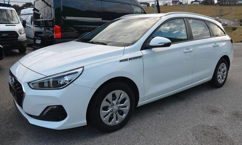Gebraucht Hyundai i30 116 PS (85 kW) 2020 Weiß Kombi