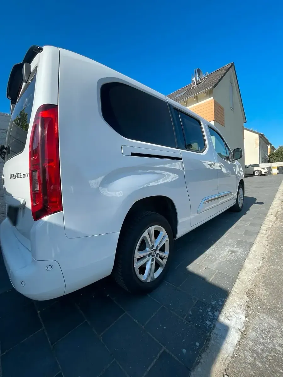 Gebraucht Toyota Proace Verso City 131 PS (96 kW) 2024 Weiß Kombi