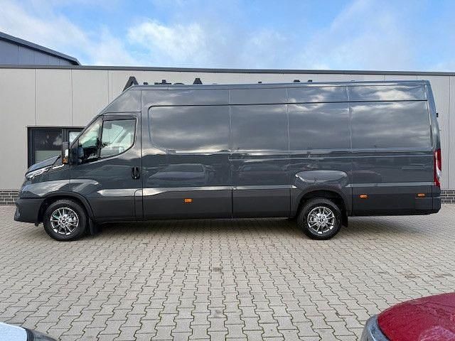 Nowe Iveco Daily 175 KM (128 kW) 2026 Szary Minivan