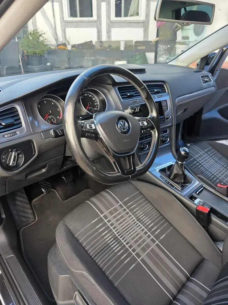 Gebraucht VW Golf VII LOUNGE 150 PS (110 kW) 2015 Schwarz Kombi
