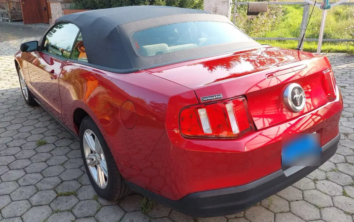 Gebraucht Ford Mustang 213 PS (156 kW) 2009 Rot Cabrio