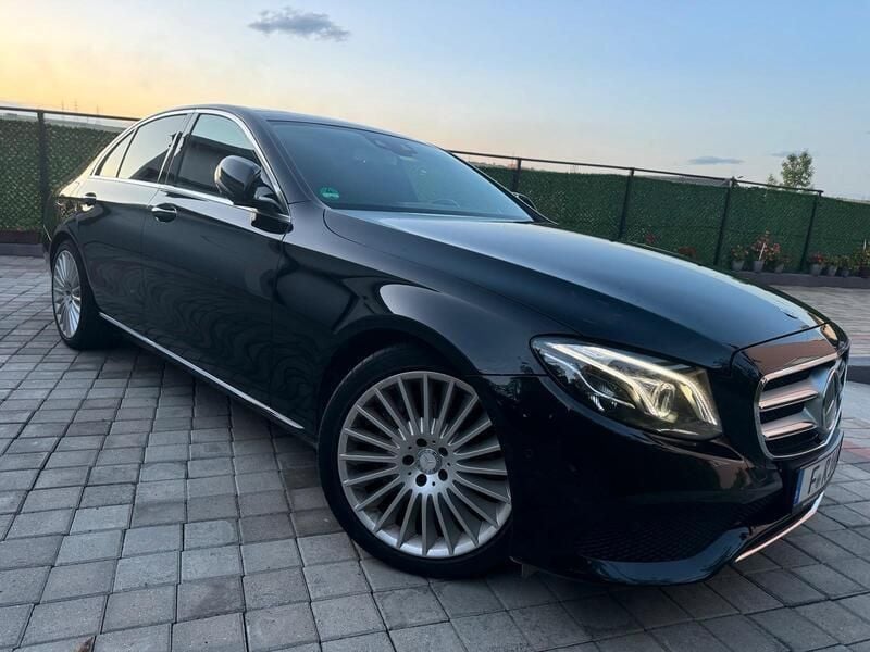 Schwarz Gebraucht 2018 Mercedes E350 Limousine | 24.950 € - Bild 1/4