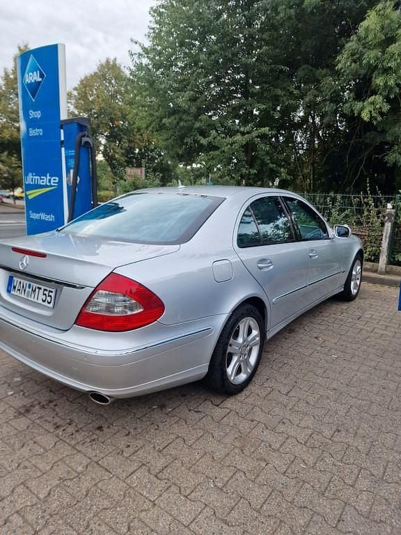 Silber Gebraucht 2007 Mercedes E350 Avantgarde Limousine | 8.750 € (Fairer Preis) - Bild 1/4