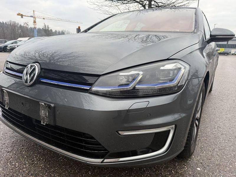 Grau Gebraucht 2018 VW e-Golf Kleinwagen | 14.900 € (Etwas zu teuer) - Bild 1/4