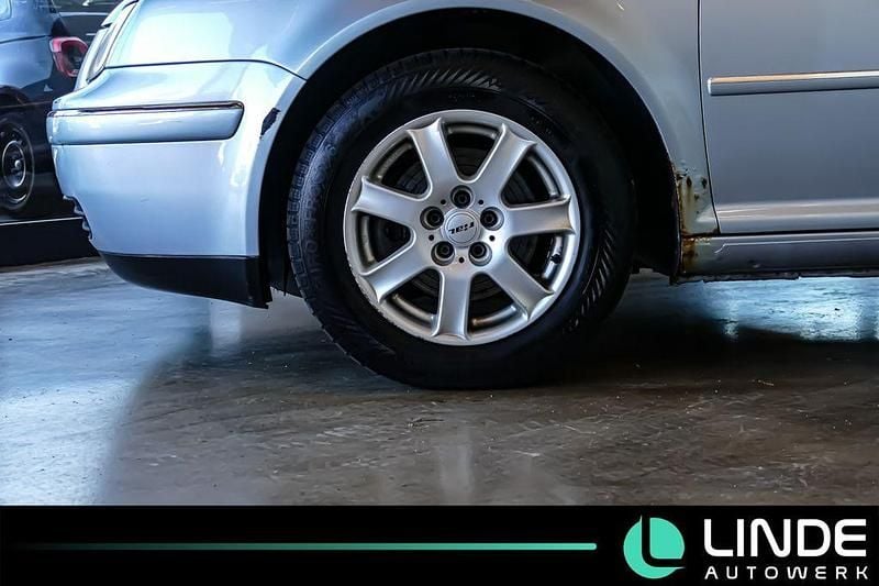 Gebraucht VW Bora Pacific 116 PS (85 kW) 2003 Blau Limousine