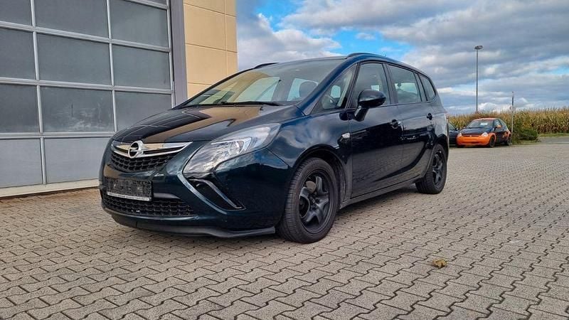 Grün Gebraucht 2015 Opel Zafira Tourer Edition Van / Kleinbus | 4.799 € (Guter Preis) - Bild 1/4