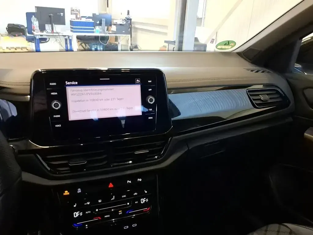 Usata VW T-Roc R-line 150 CV (110 kW) 2023 Bianco SUV