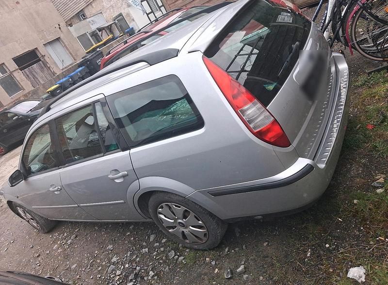 Gebraucht Ford Mondeo 150 PS (110 kW) 2001 Silber Kombi