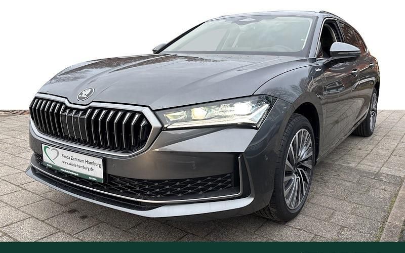Grau Neu 2025 Skoda Superb LAURIN & KLEMENT Kombi | 60.216 € - Bild 1/4